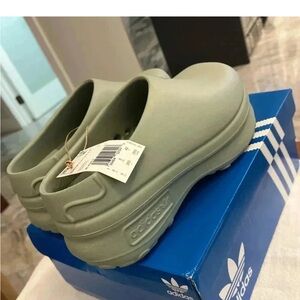 Adida Fom Stan mule size 9